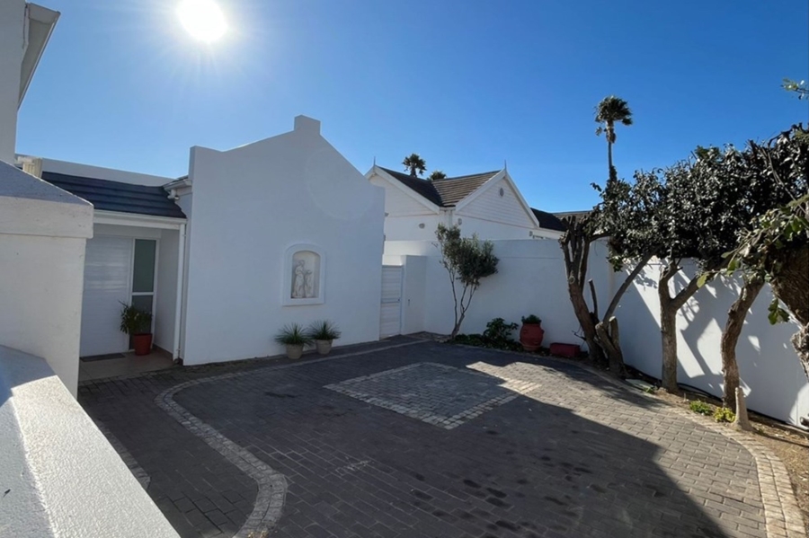 5 Bedroom Property for Sale in Shelley Point Western Cape